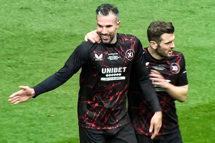 Cú đúp của Van Persie trước đội Huyền thoại Rangers