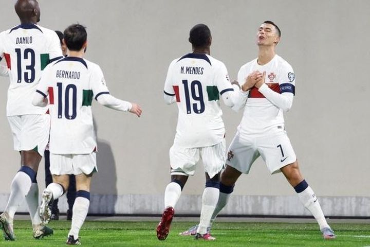 Ronaldo 'khoe' kiểu ăn mừng mới khi ghi bàn vào lưới Luxembourg