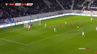 Ronaldo không thể ngừng ghi bàn, Bồ Đào Nha đè bẹp Luxembourg