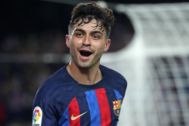 Pedri báo tin vui cho MU và Man City