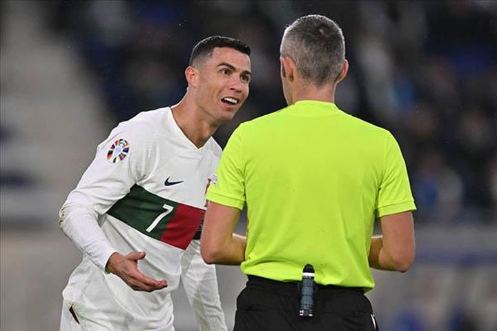 Ronaldo để lại hình ảnh xấu xí ở trận hủy diệt Luxembourg