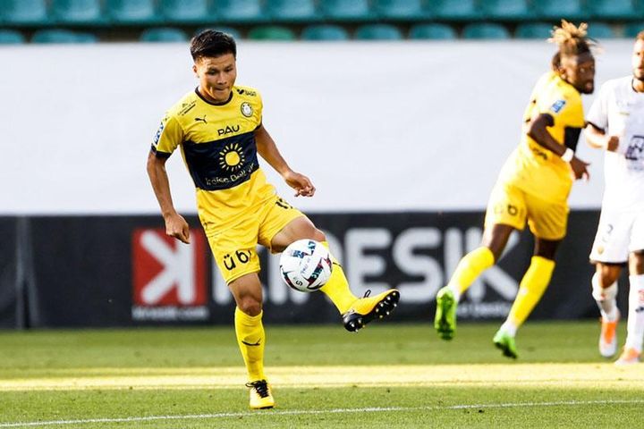 Quang Hải đá đủ 90 phút trong trận thắng của Pau FC B