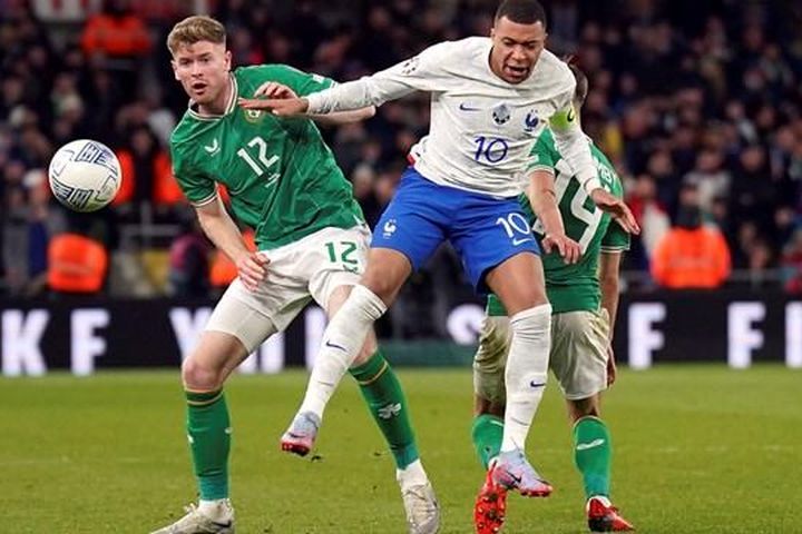 Pháp thắng Ireland 1-0 nhờ bàn thắng của Pavard