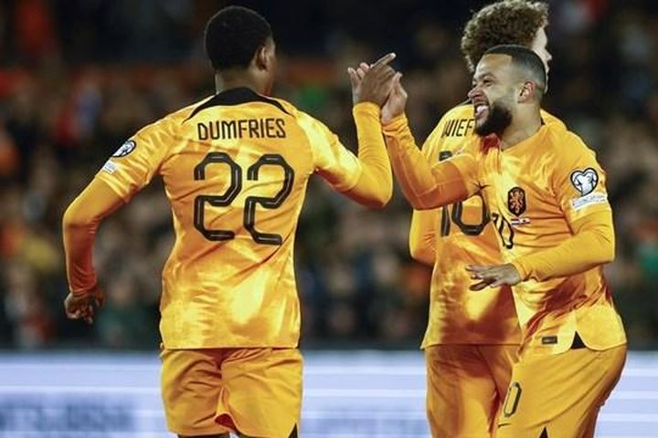 Hà Lan thắng đậm 3-0 trước Gibraltar