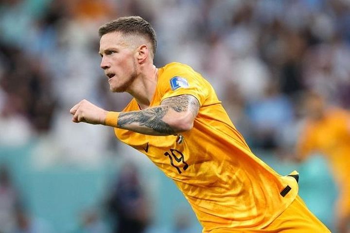 CĐV ngao ngán với Weghorst