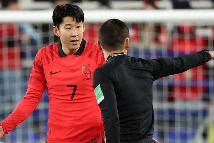VAR gây tranh cãi trong trận Hàn Quốc thua Uruguay