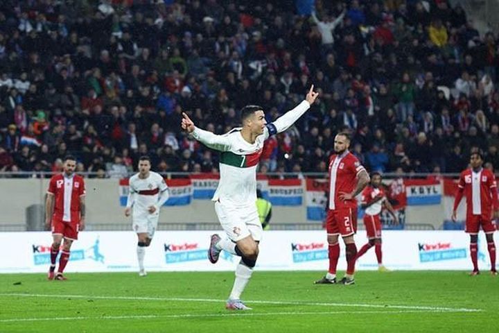 Ronaldo không bỏ lỡ 'mồi ngon'