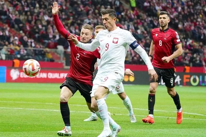 Vòng loại Euro 2024, Bảng E, G: Ba Lan thắng nhọc khi Lewandowski tiếp tục câm lặng