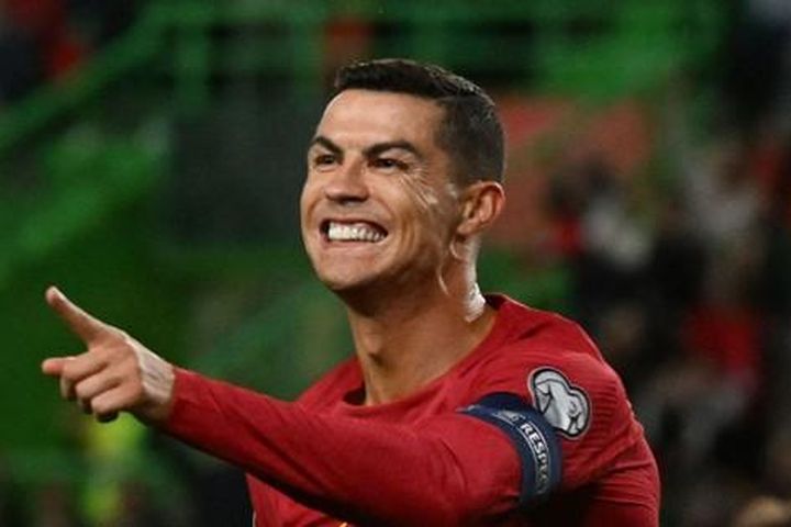 Top 10 cầu thủ ghi nhiều bàn thắng nhất cho ĐTQG: Ronaldo bỏ xa Messi