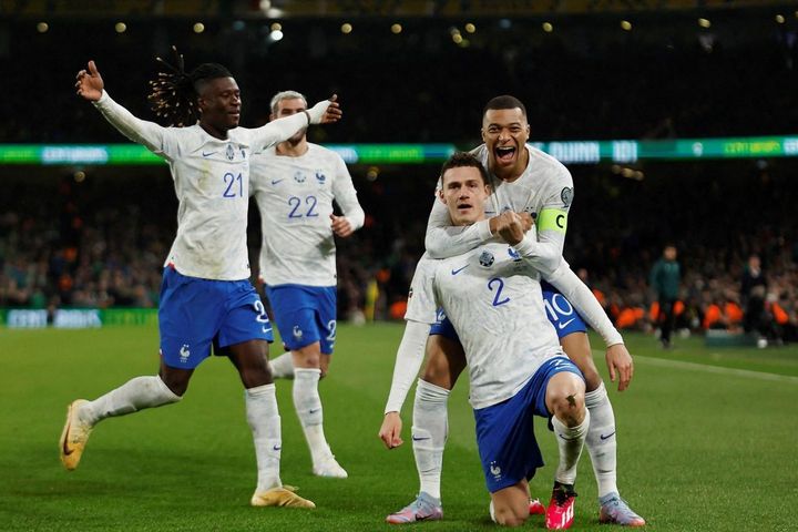 Mbappe bị khóa chặt, Pháp hạ Ireland nhờ siêu phẩm của Pavard