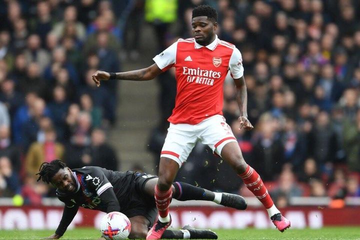 Fan Arsenal lo âu tình trạng sức khỏe Thomas Partey