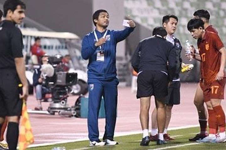 HLV trưởng U23 Thái Lan tin đội nhà đủ sức 'chiến' với các đội bóng hàng đầu châu Á; Zinedine Zidane ra điều kiện để trở lại Real