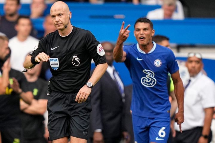 'Hung thần' của Chelsea cầm còi ở đại chiến với Liverpool