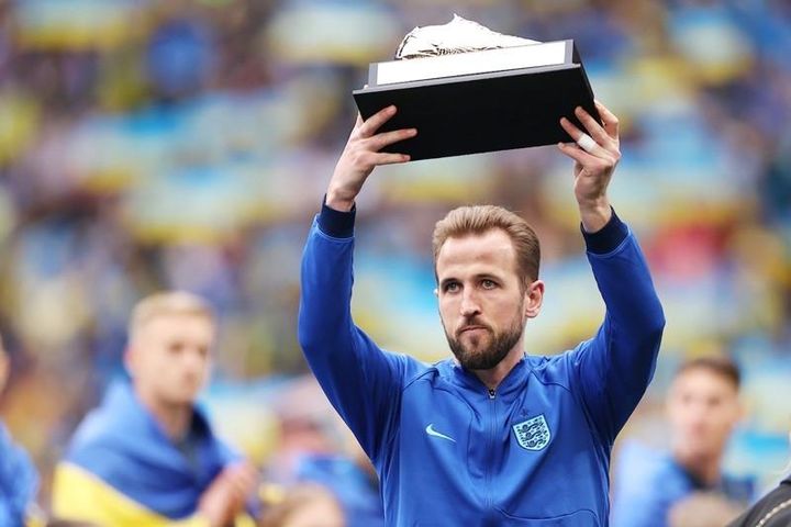 Harry Kane - từ kỷ lục gia đến kẻ tù đày của danh vị