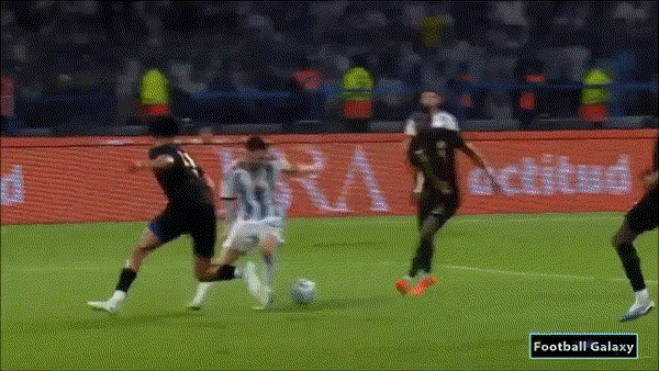 Messi lập hat-trick trong ngày trọng đại