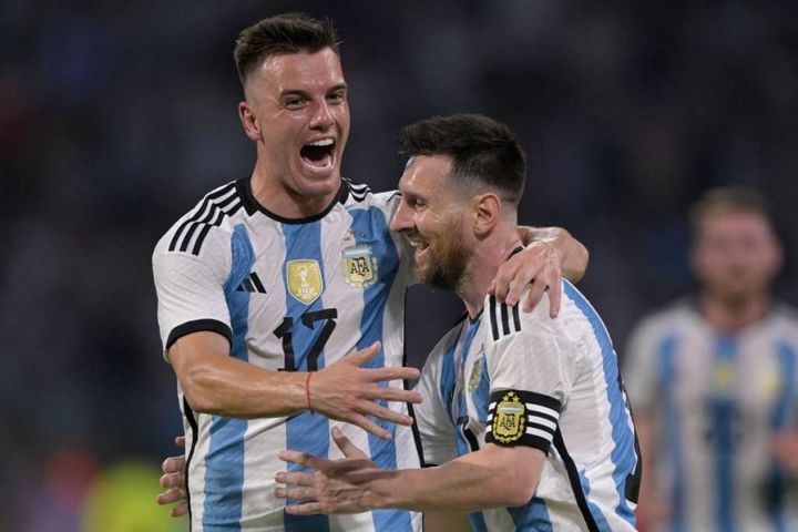 Messi lập hat-trick, Argentina thắng hủy diệt đội từng suýt thua ĐT Việt Nam