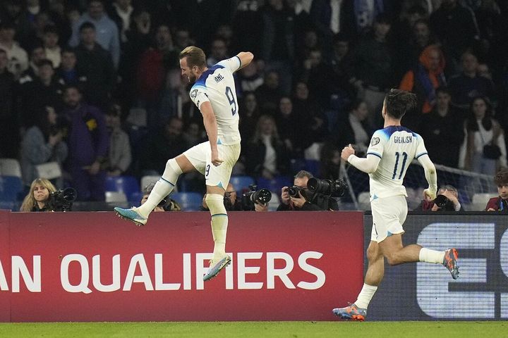 Phá kỷ lục của Rooney và giấc mơ ghi 100 bàn thắng của Harry Kane