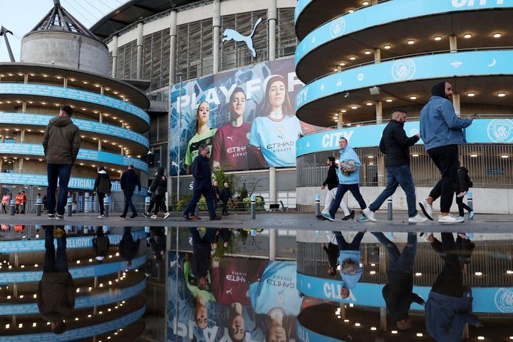 Man City chi 300 triệu bảng nâng cấp sân Etihad