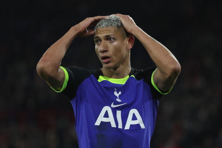 Phản ứng của Richarlison trước tin chống đối Conte
