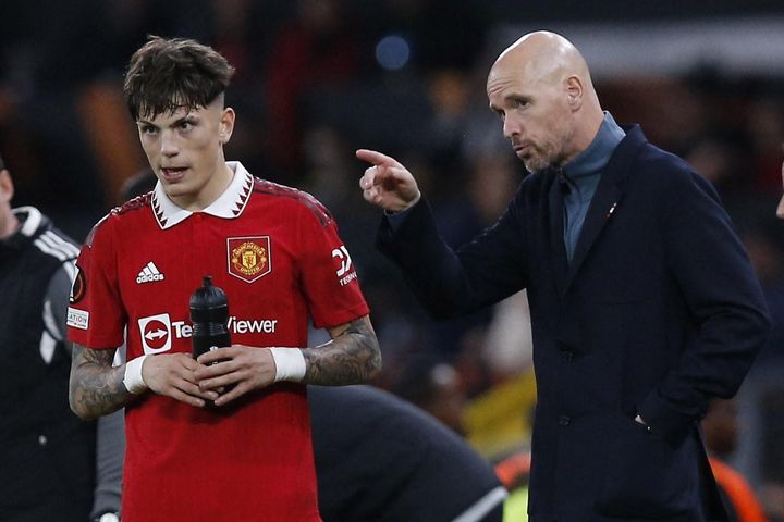 MU hết cách với Garnacho, Ten Hag cho McTominay làm… tiền đạo