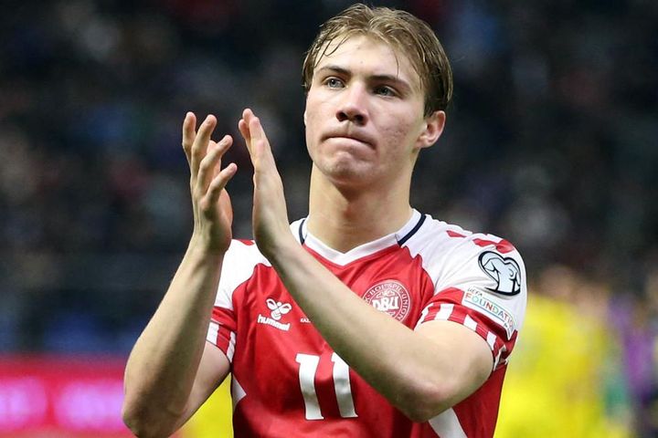 MU chiêu mộ Hojlund, Bayern Munich lấy De Gea