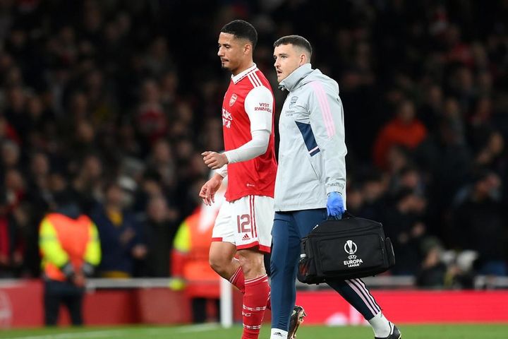 Arsenal gặp họa ở cuộc đua vô địch Ngoại hạng Anh