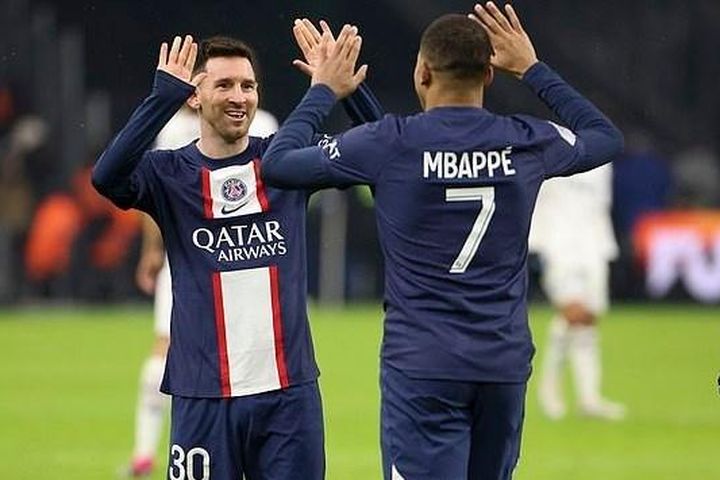 PSG sẵn sàng tăng lương để ngăn Messi trở lại Barcelona
