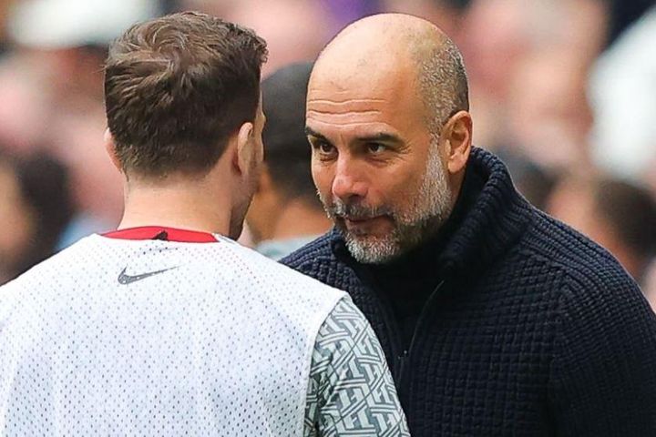 Hành động khó hiểu của Pep Guardiola trong trận thắng Liverpool