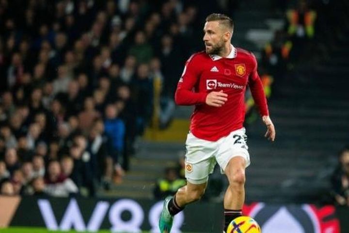 Man Utd trói chân thành công trụ cột hàng thủ