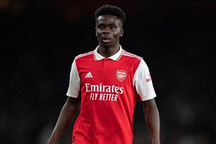 Vì sao Saka phải ngồi dự bị ở trận tiếp Leeds Utd?