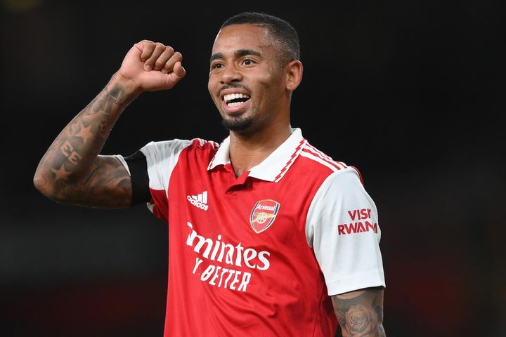 Gabriel Jesus tái xuất, Arsenal đè bẹp Leeds Utd