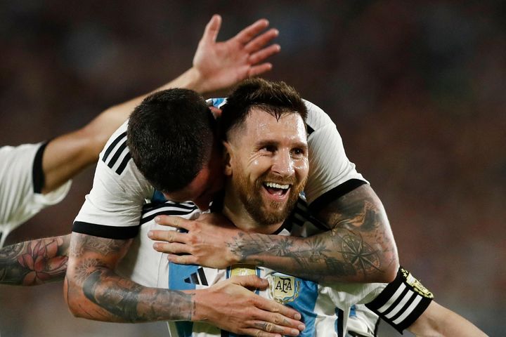 Messi đẩy PSG vào thế khó