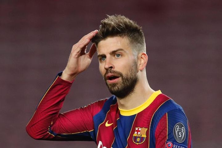 Pep Guardiola từng phạt Pique vì mặc áo tay ngắn