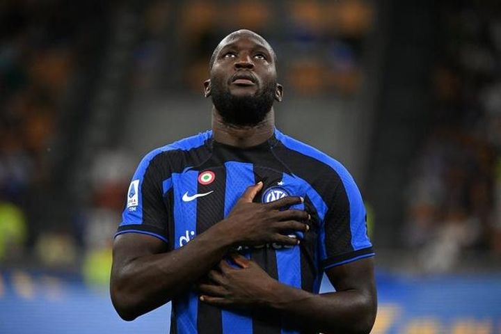 Chelsea khó xử về Lukaku