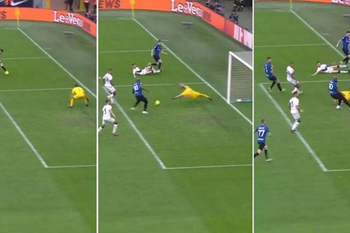 Romelu Lukaku bỏ lỡ không tưởng từ cự ly 3m