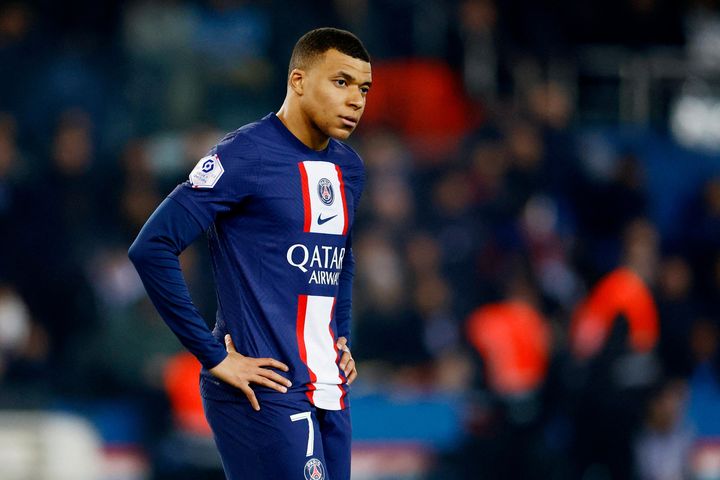 PSG tiếp tục thua trong ngày Messi bị la ó