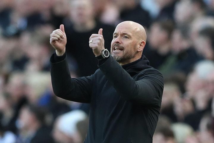 Ten Hag lý giải màn thay người lạ lùng