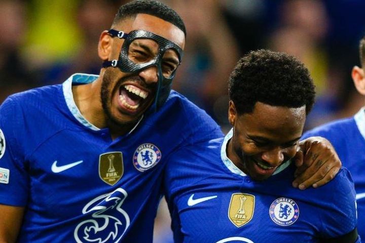 Hai cầu thủ Chelsea thích bài đăng sa thải HLV Potter