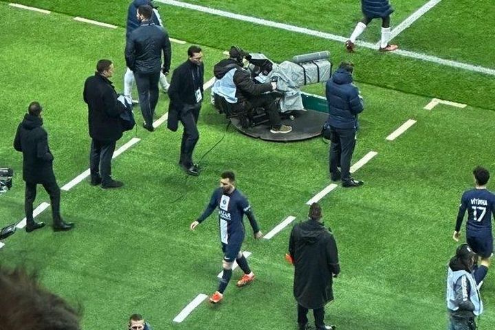 Messi tiếp tục bị các cổ động viên PSG la ó