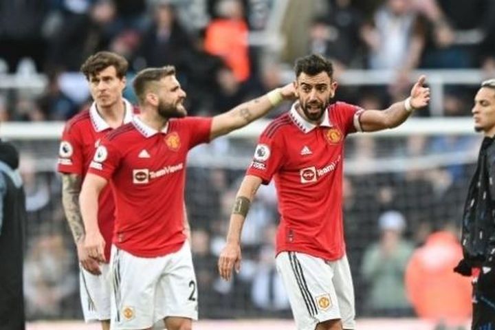 Nội bộ Man Utd bất ổn sau trận thua Newcastle