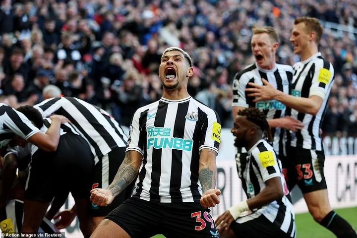 Đánh bại Manchester United, Newcastle chiếm top 3 Premier League