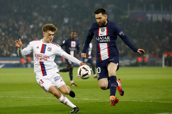 Messi và Mbappe mờ nhạt, PSG thua sốc Lyon