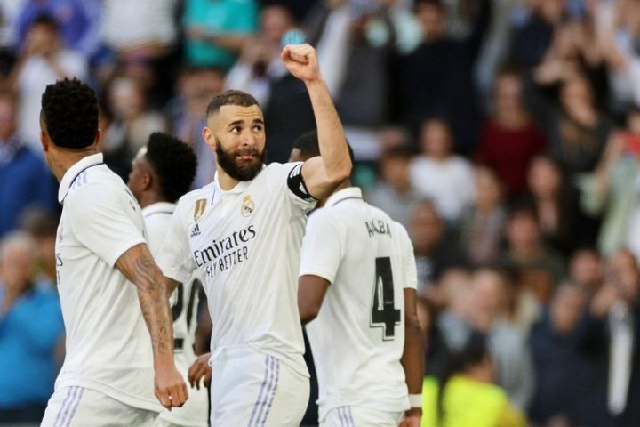 Benzema lập hat-trick, Real Madrid 'đánh tennis' trước Valladolid