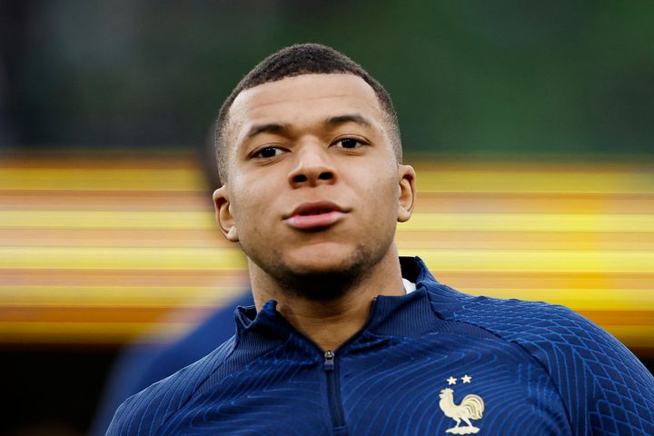 Dấu hiệu Mbappe sẽ ở lại PSG mùa tới
