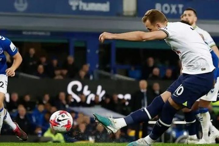 Tottenham lọt top 4 Ngoại hạng Anh 2022/23