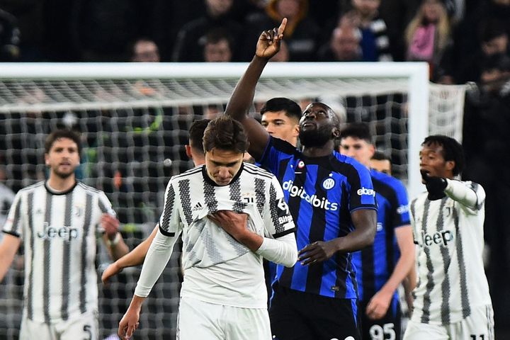 Lukaku nói gì sau màn ăn mừng dẫn tới tấm thẻ đỏ