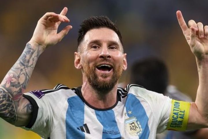 Messi nhận được đề nghị lương 'khủng' lên tới 400 triệu euro/năm