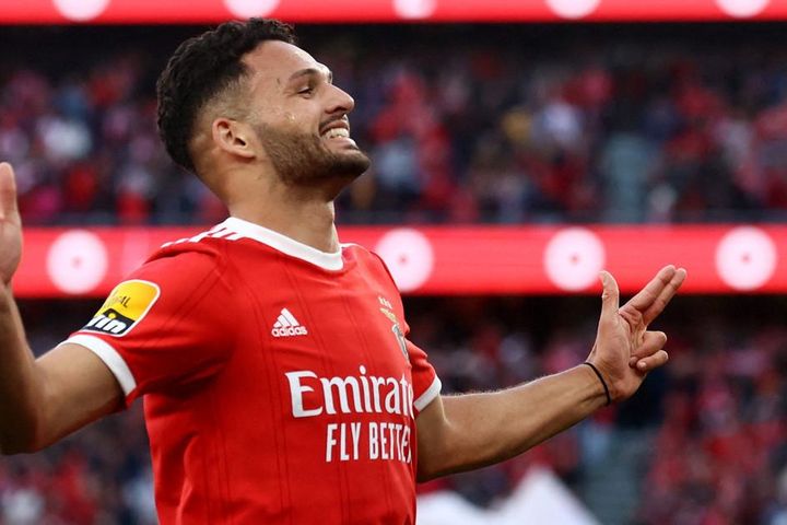 MU lạc quan vụ Goncalo Ramos, Arsenal mua Onana