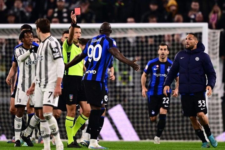 Lukaku ghi bàn rồi nhận thẻ đỏ, Inter Milan hòa Juventus sau diễn biến 'điên rồ'