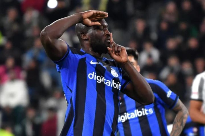Ghi bàn phút cuối, Lukaku bị đuổi vì ăn mừng khiêu khích CĐV